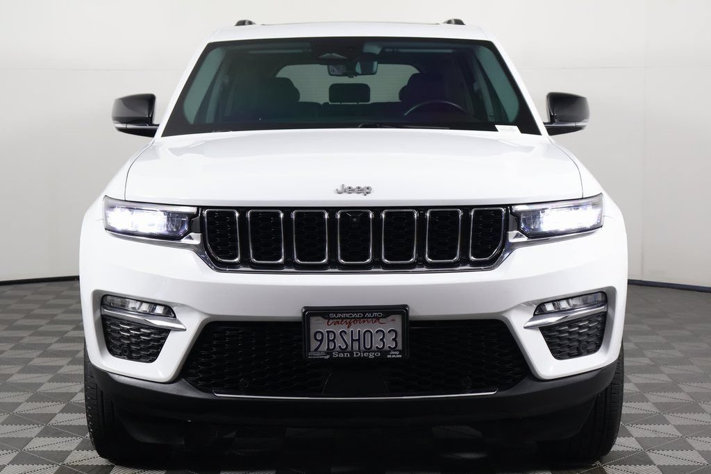 Used 2022 Jeep Grand Cherokee Limited w/ Luxury Tech Group II AWD/4WD image 2