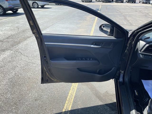 Used 2019 Hyundai Elantra SE w/ Cargo Package FWD image 19