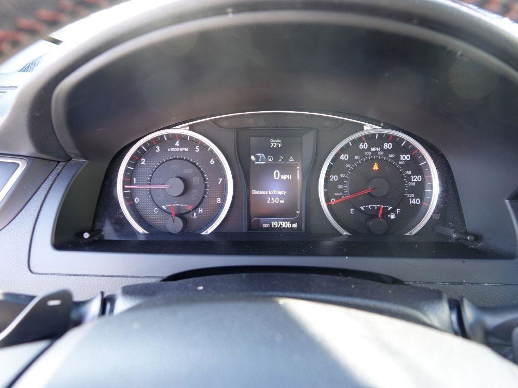 Used 2015 Toyota Camry XSE w/ Moonroof Package image 12