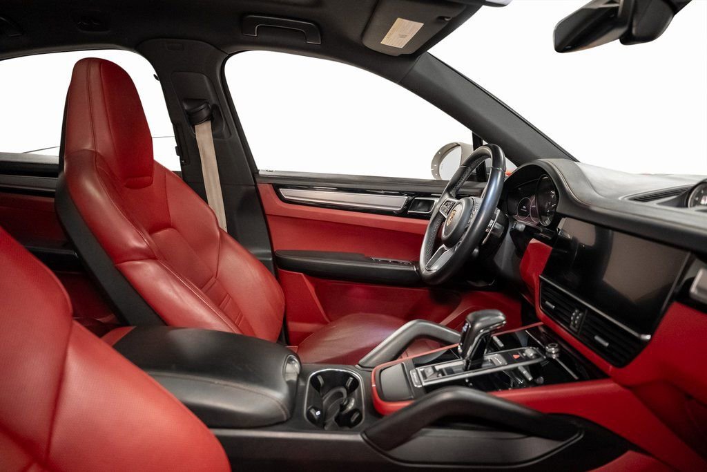 Used 2023 Porsche Cayenne Platinum Edition image 57