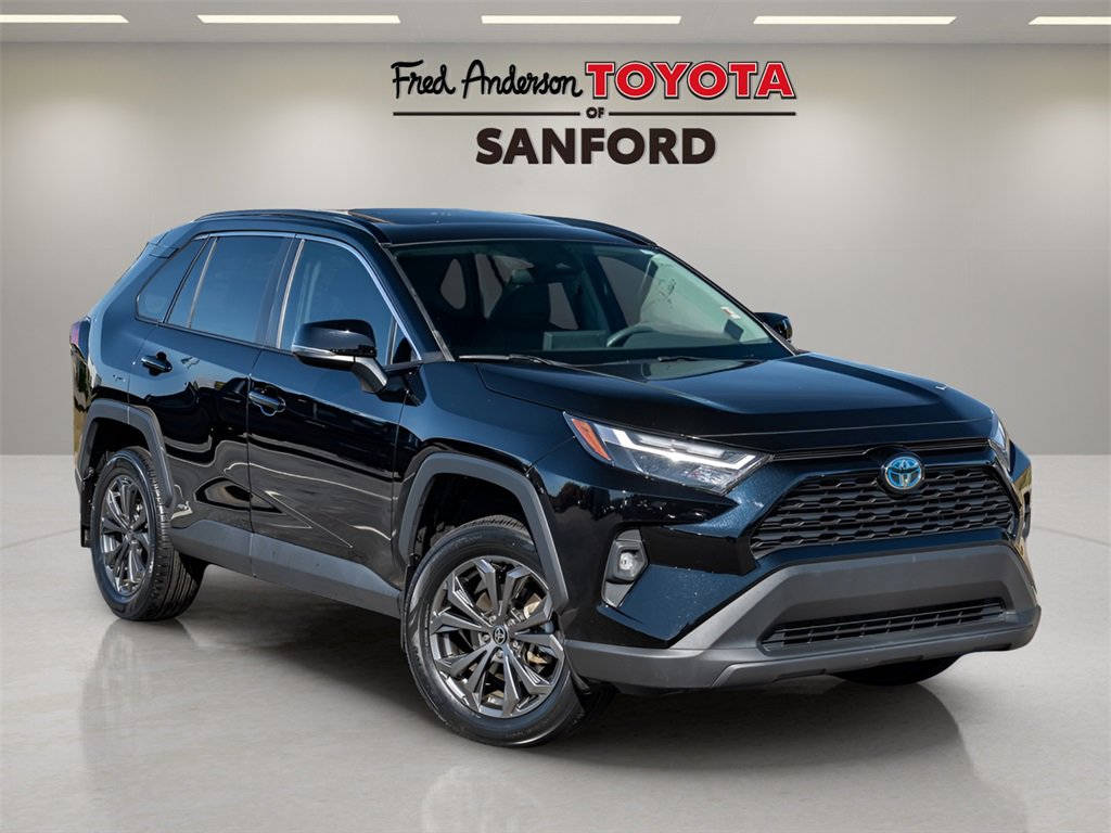 Used 2022 Toyota RAV4 XLE Premium image 1