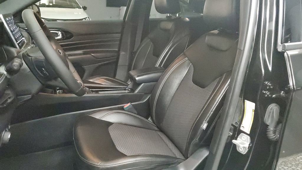 Used 2023 Jeep Compass Altitude image 17