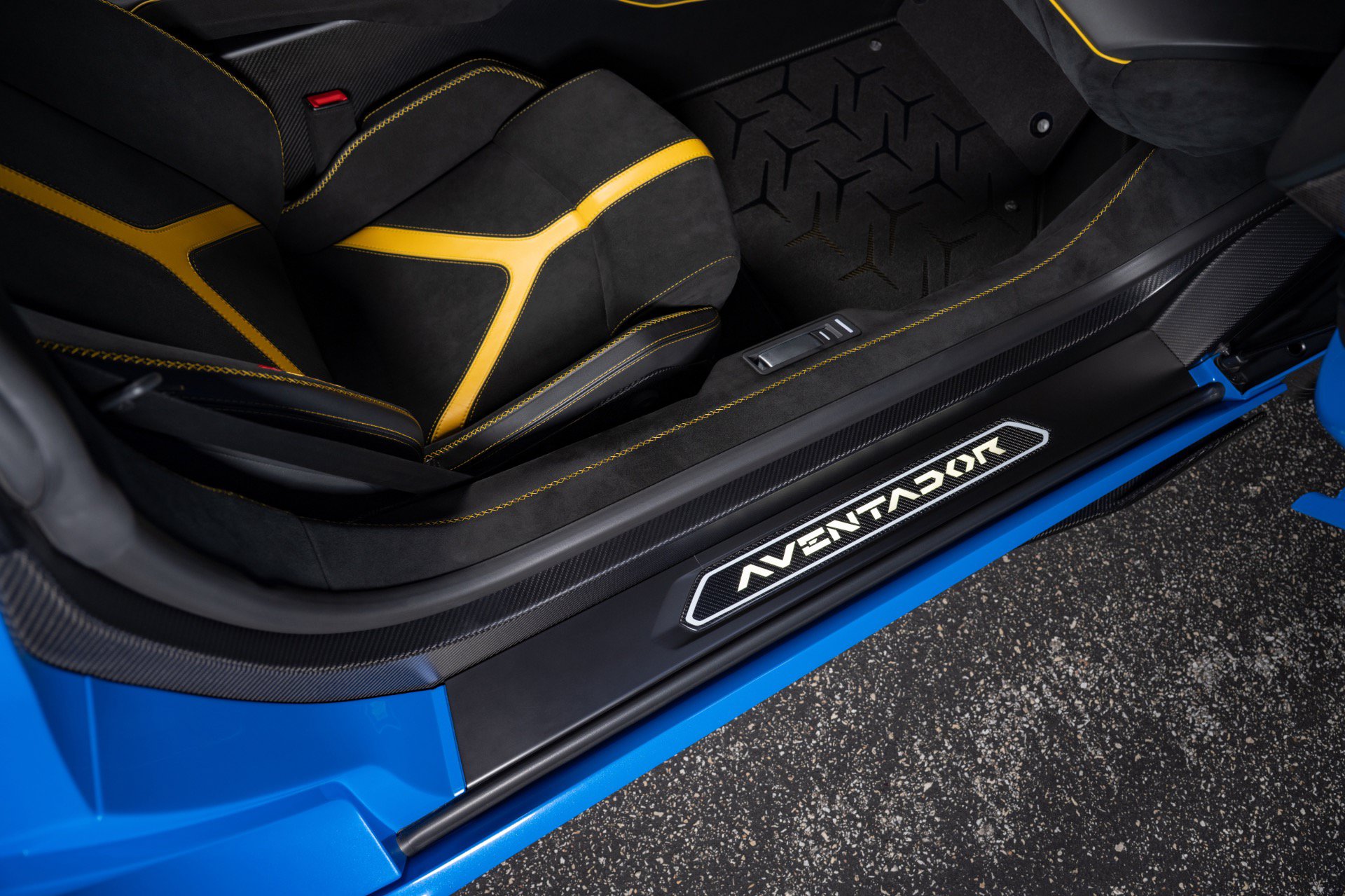 Used 2021 Lamborghini Aventador SVJ AWD/4WD image 36