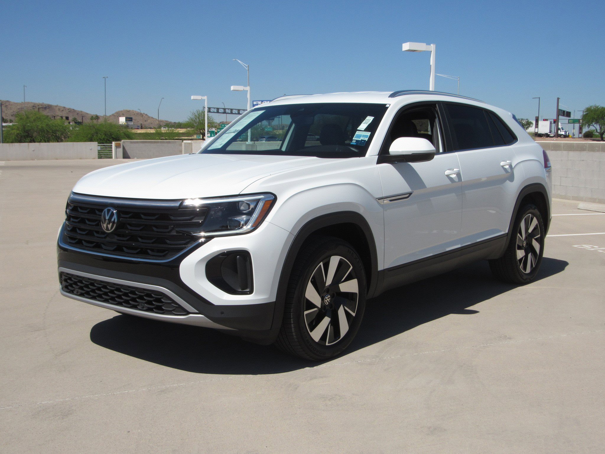 Used 2024 Volkswagen Atlas Cross Sport SE image 1