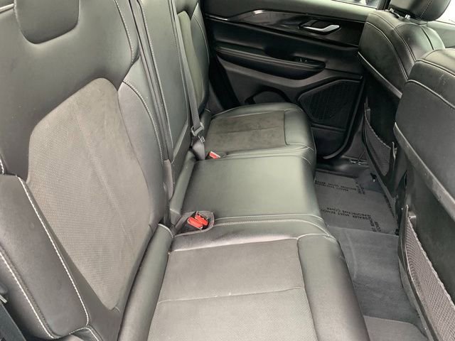 Used 2023 Jeep Grand Cherokee Altitude image 14