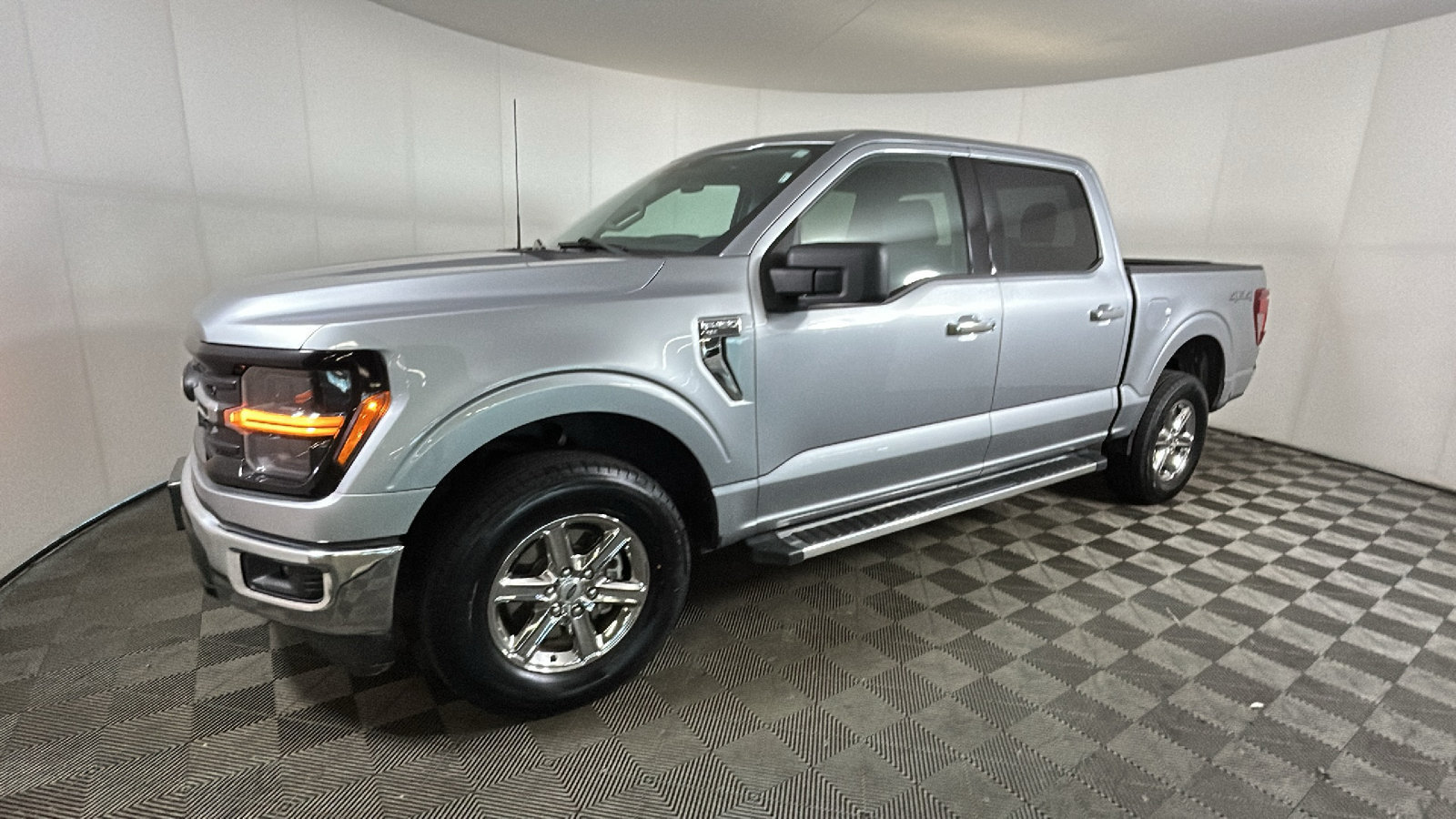 Used 2025 Ford F150 XLT w/ Equipment Group 301A Standard AWD/4WD image 8