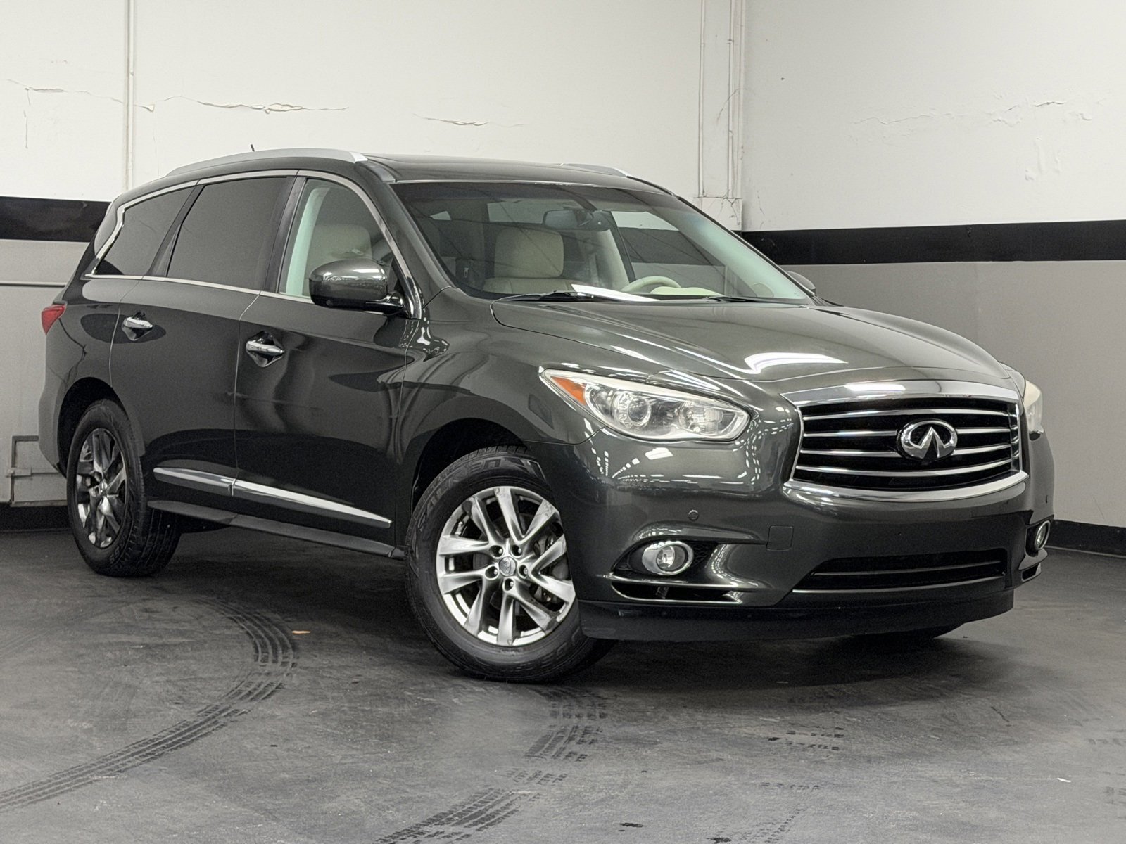 Used 2013 INFINITI JX35 Base w/ Premium Pkg image 2