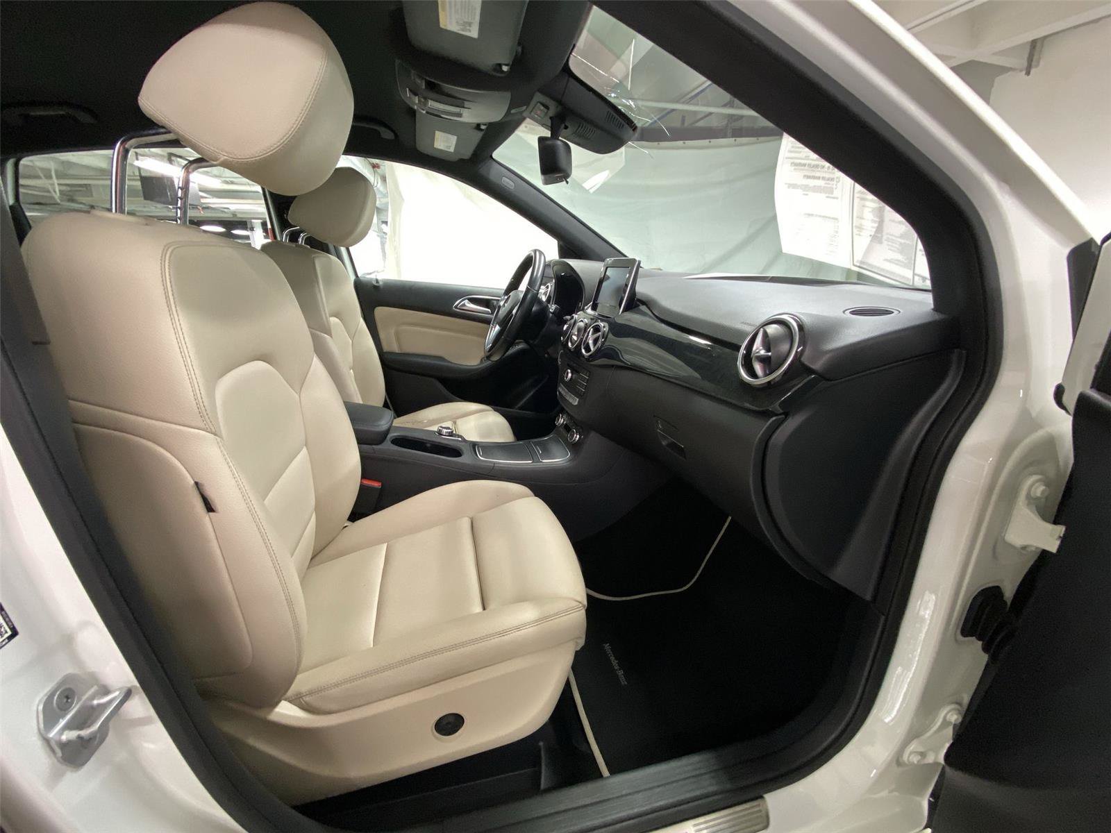 Used 2017 Mercedes-Benz B 250e image 28