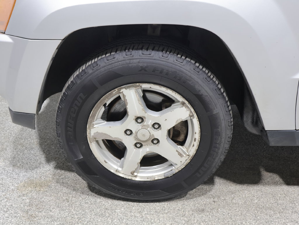 Used 2005 Jeep Grand Cherokee Limited RWD image 21