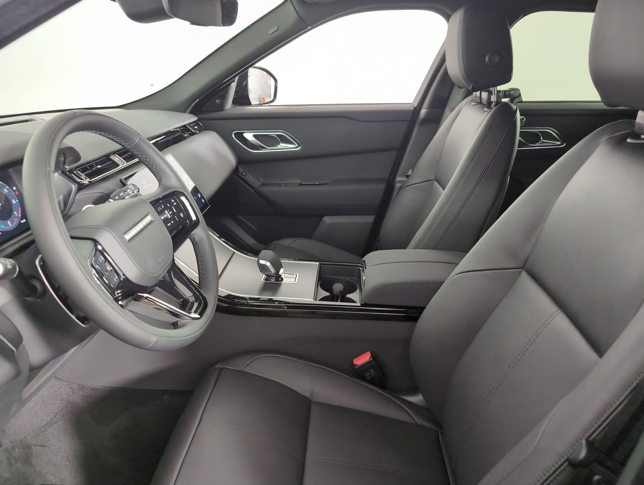 Used 2026 Land Rover Range Rover Velar S image 4