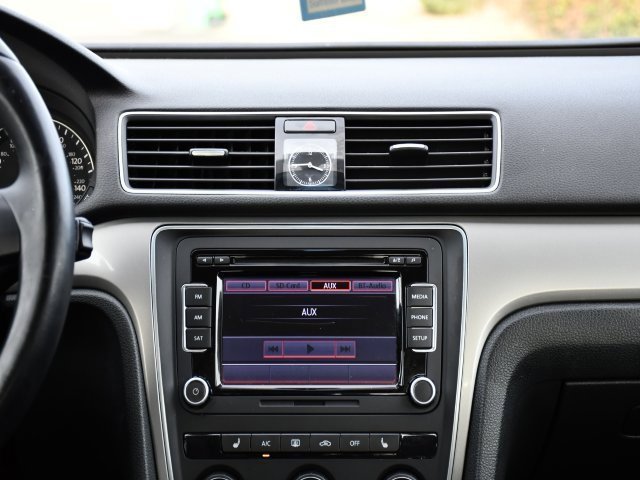 Used 2015 Volkswagen Passat 1.8T Limited Edition image 22