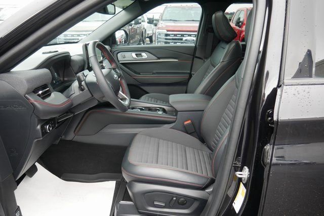 Used 2025 Ford Explorer ST-Line w/ Premium Package image 2