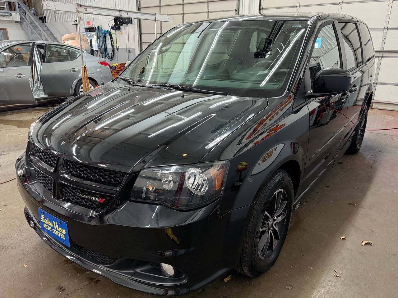 Used 2015 Dodge Grand Caravan R/T FWD image 4