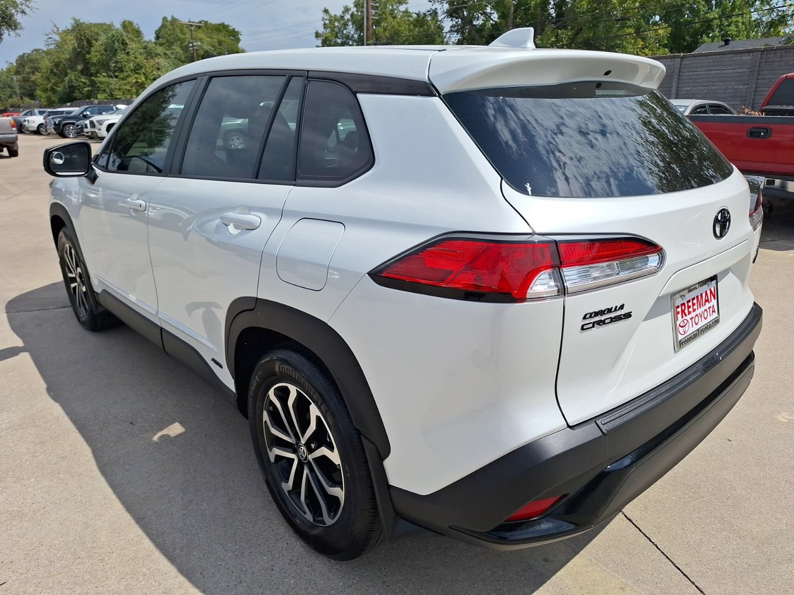 Used 2024 Toyota Corolla Cross AWD Hybrid image 4