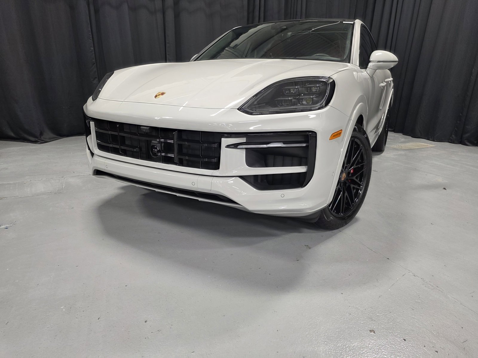 New 2026 Porsche Cayenne GTS image 2