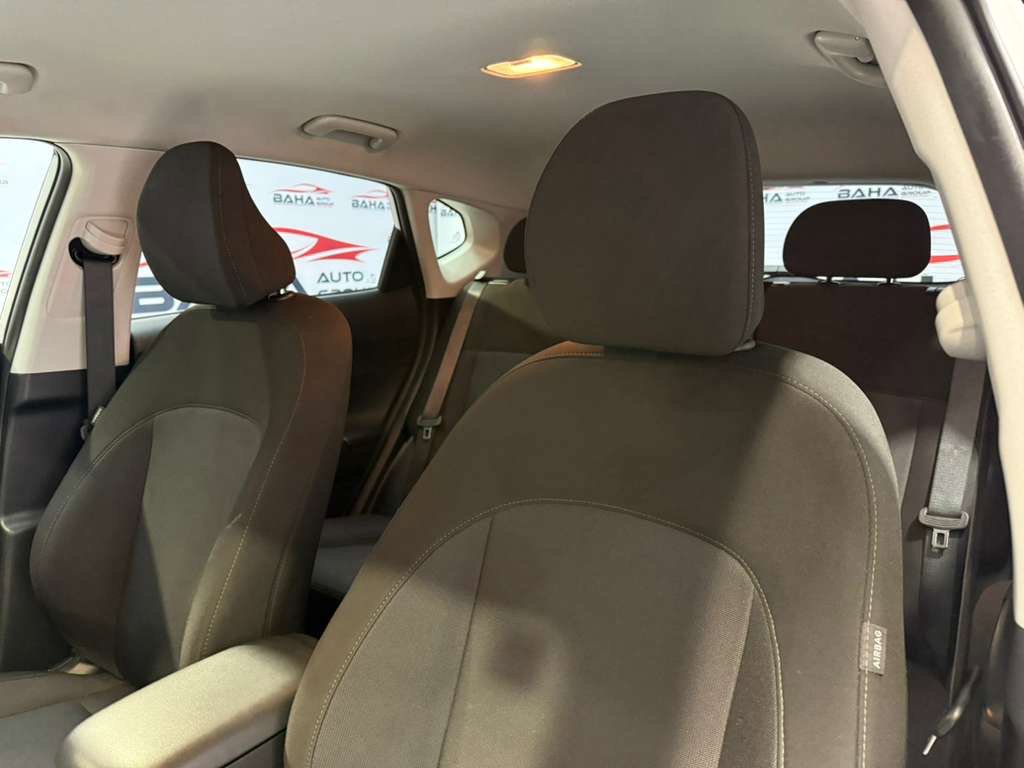 Used 2025 Hyundai Kona SEL image 32