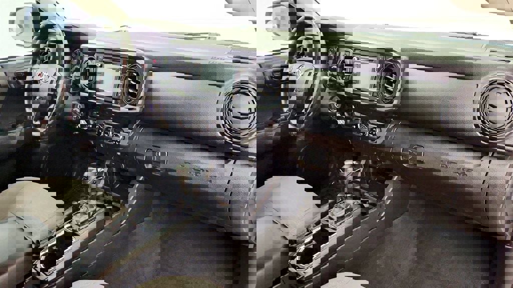 Used 2017 Toyota Tacoma SR image 24