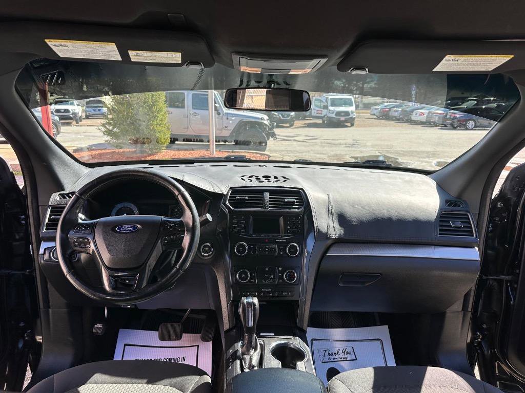 Used 2018 Ford Explorer XLT FWD image 30