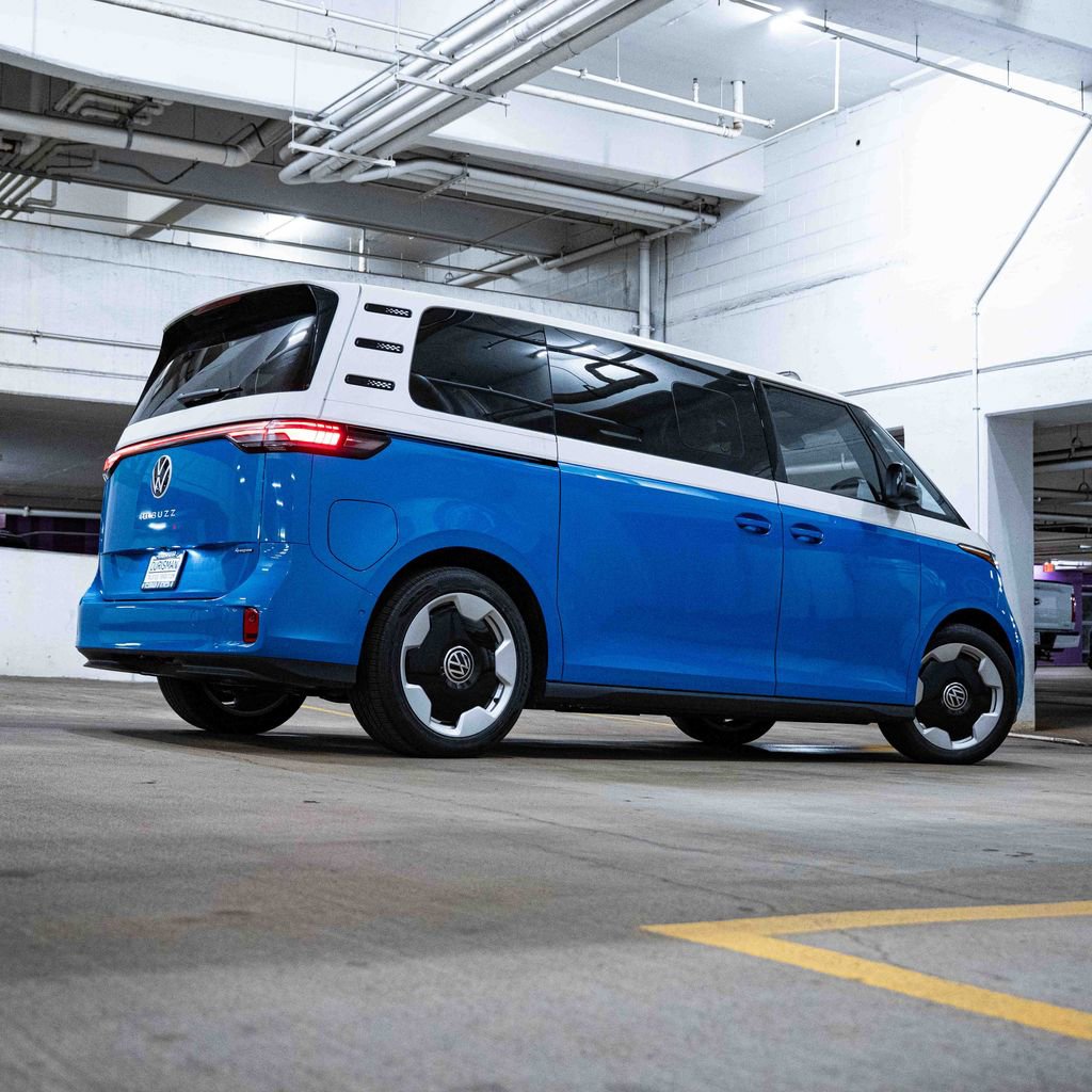 New 2025 Volkswagen ID. Buzz Pro S Plus AWD/4WD image 6