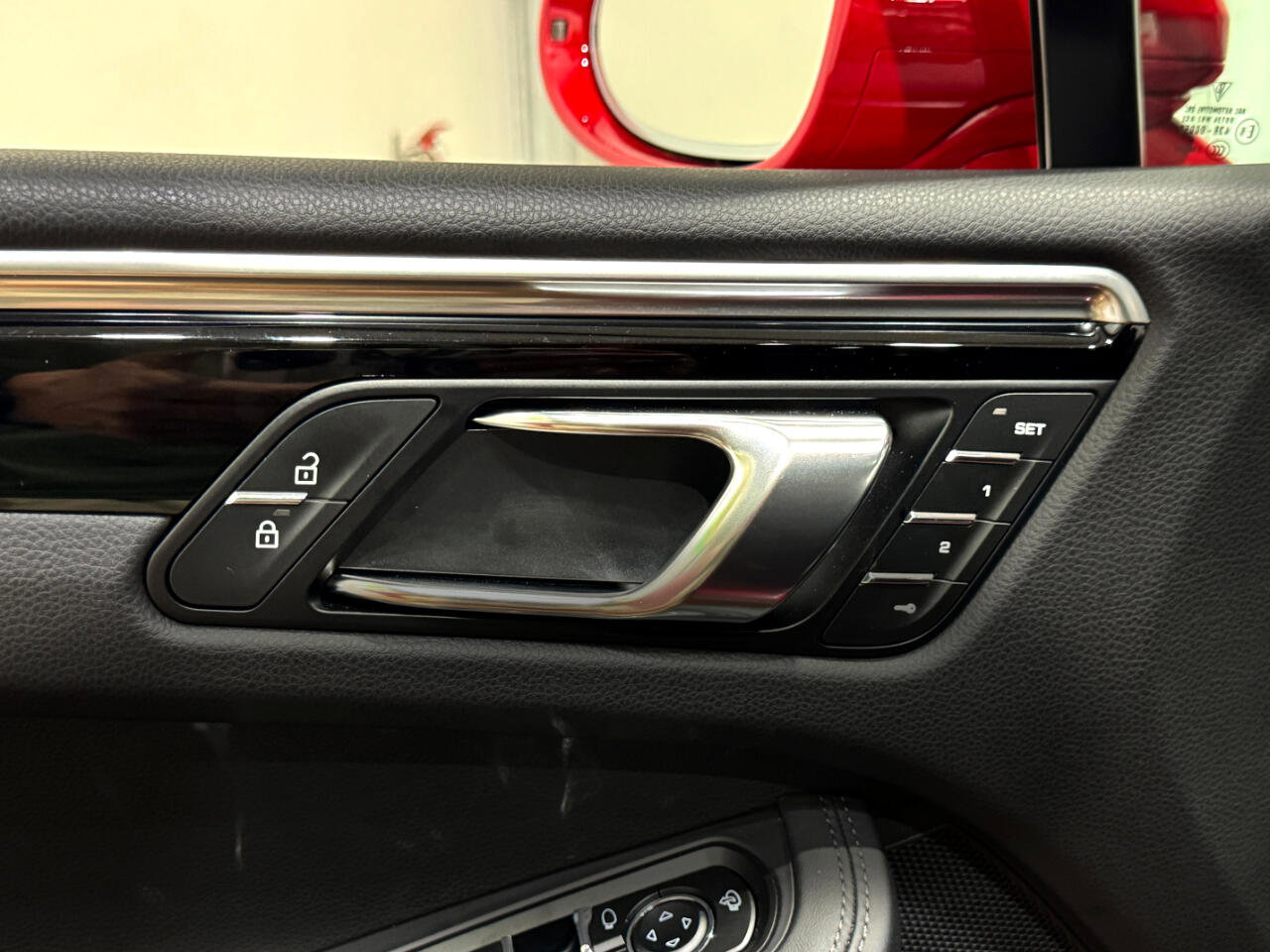 Used 2023 Porsche Macan image 32