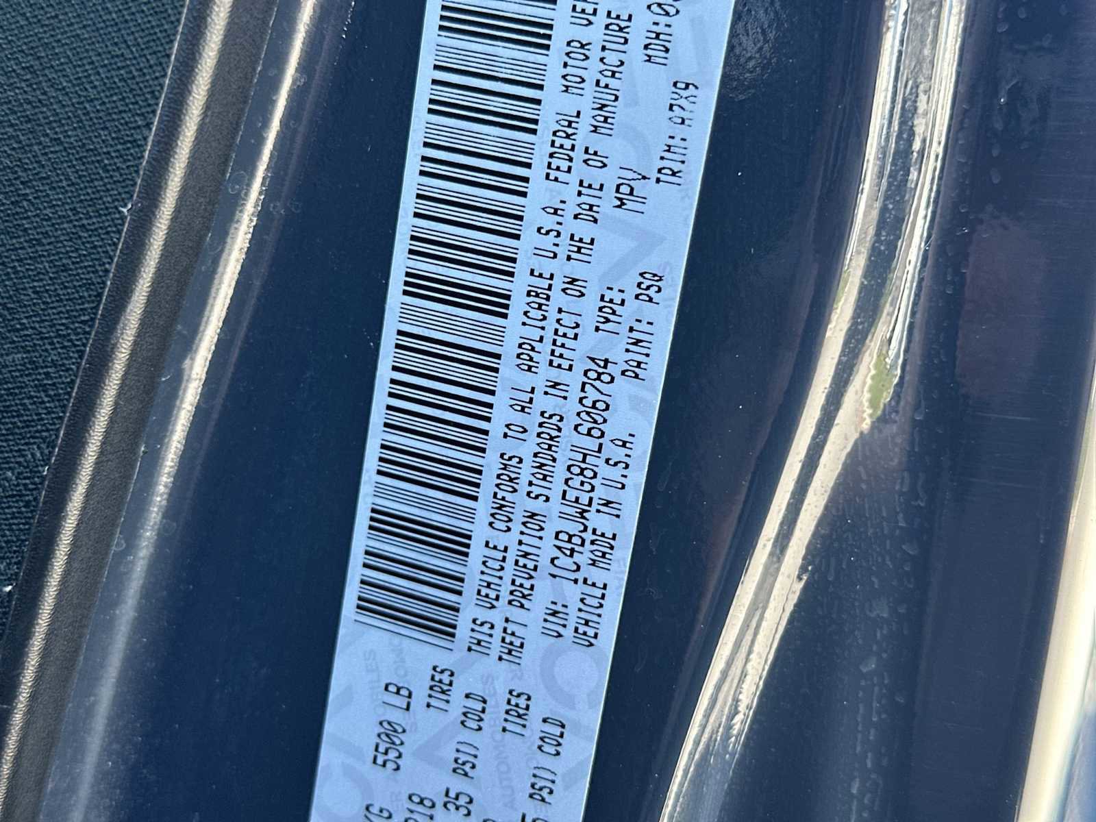 Used 2017 Jeep Wrangler Unlimited Sahara w/ Connectivity Group image 27