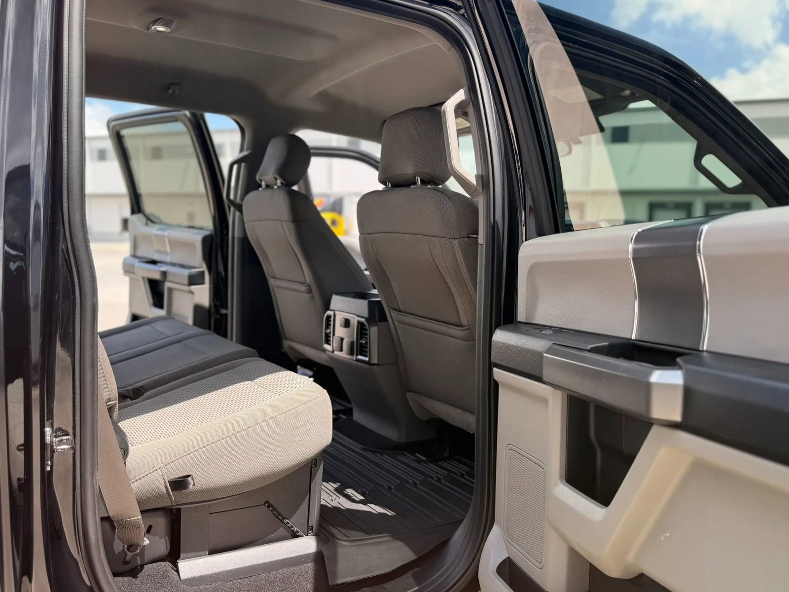 Used 2019 Ford F250 XLT w/ XLT Premium Package AWD/4WD image 24
