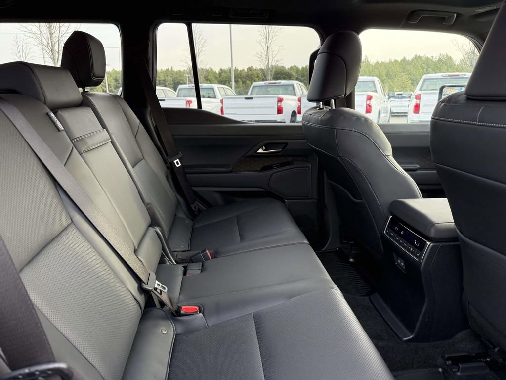 Used 2024 Lexus GX 550 w/ Accessory Package (Z1) image 16