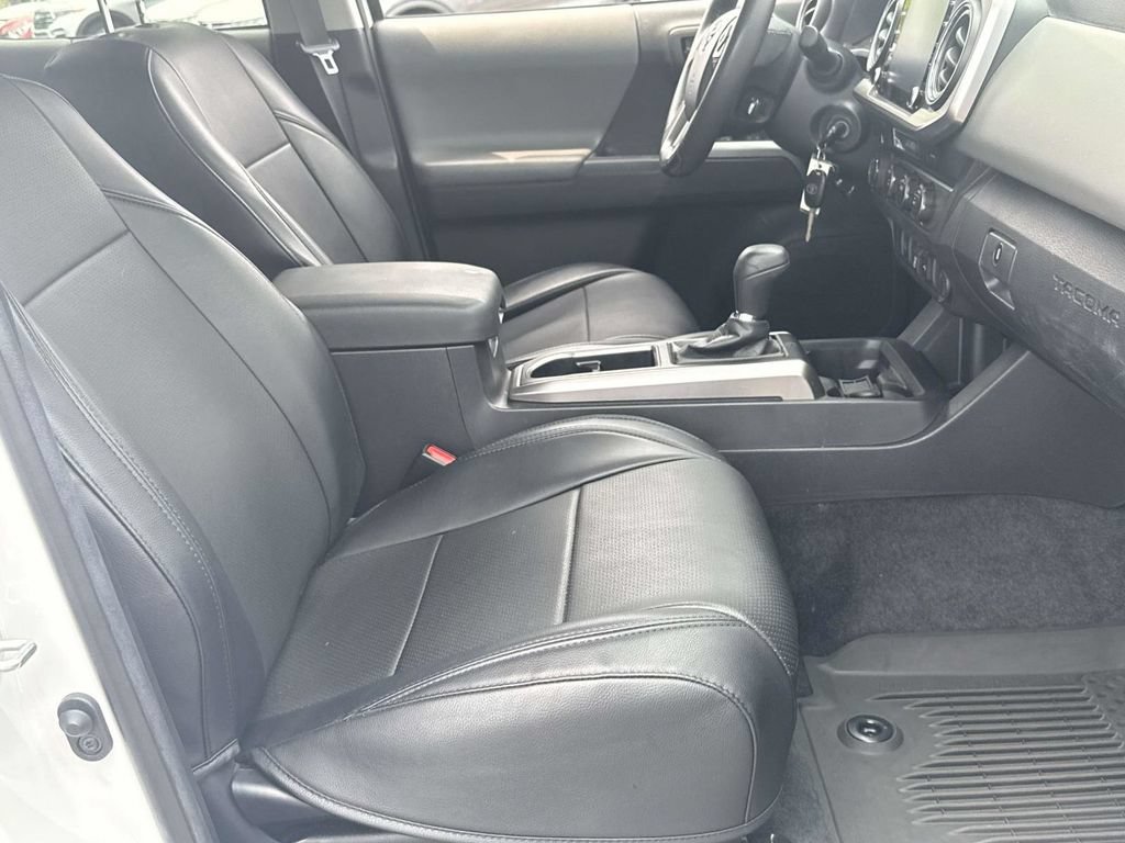 Used 2021 Toyota Tacoma SR5 AWD/4WD image 29