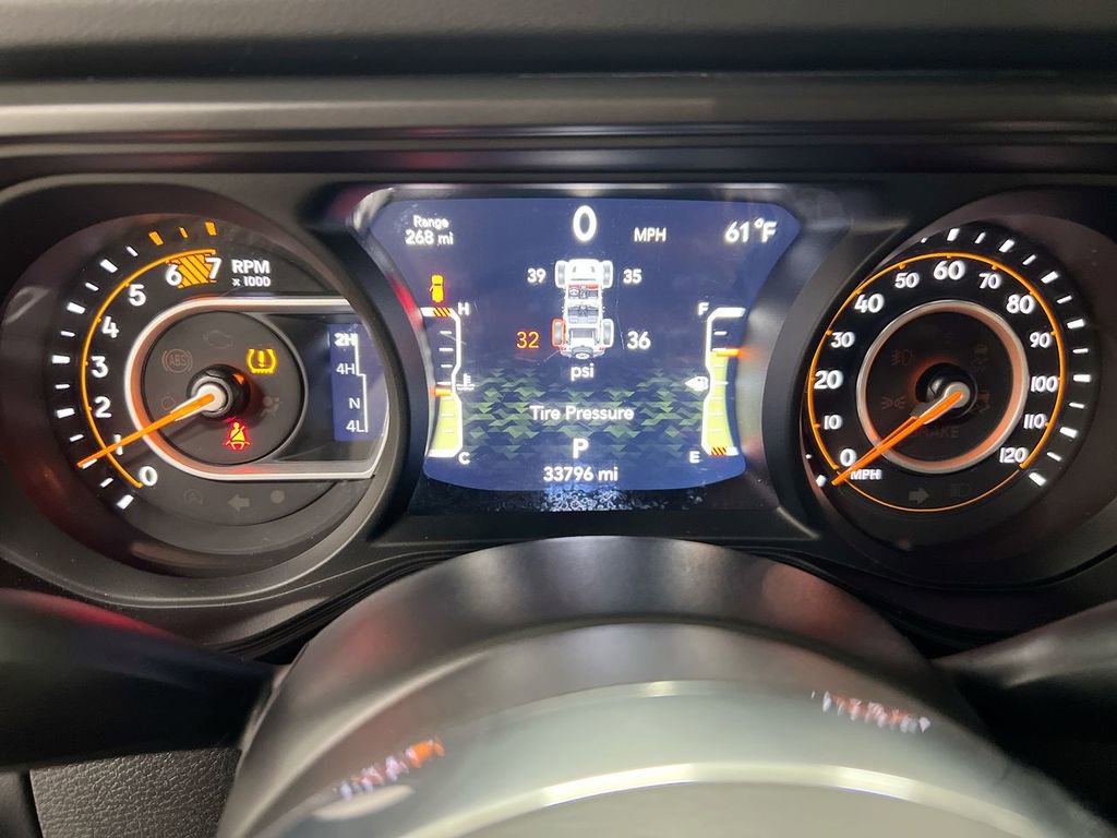 Used 2025 Jeep Wrangler Sahara image 12