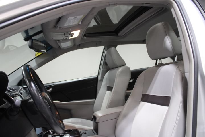 Used 2013 Toyota Camry XLE w/ Leather Pkg FWD image 3