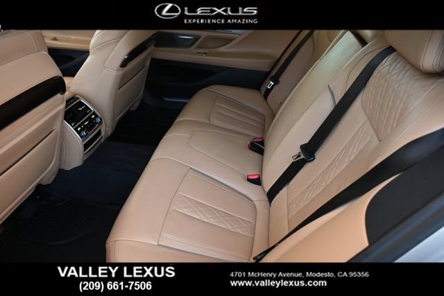 Used 2022 BMW 750i xDrive AWD/4WD image 16