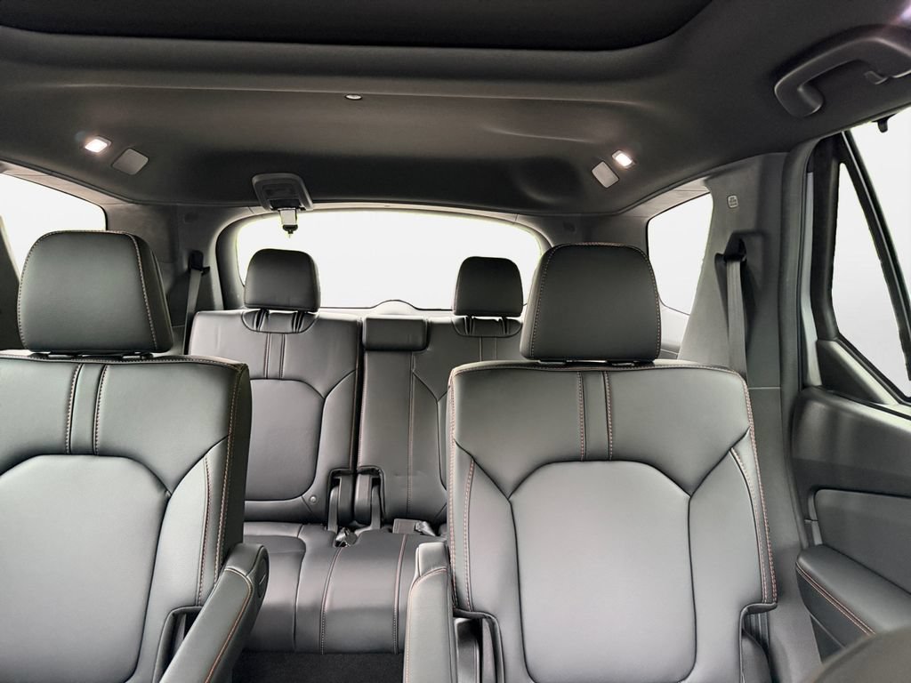 Used 2025 Honda Pilot TrailSport image 23