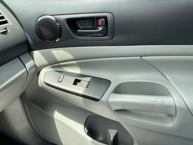 Used 2015 Toyota Tacoma 2WD Access Cab image 18