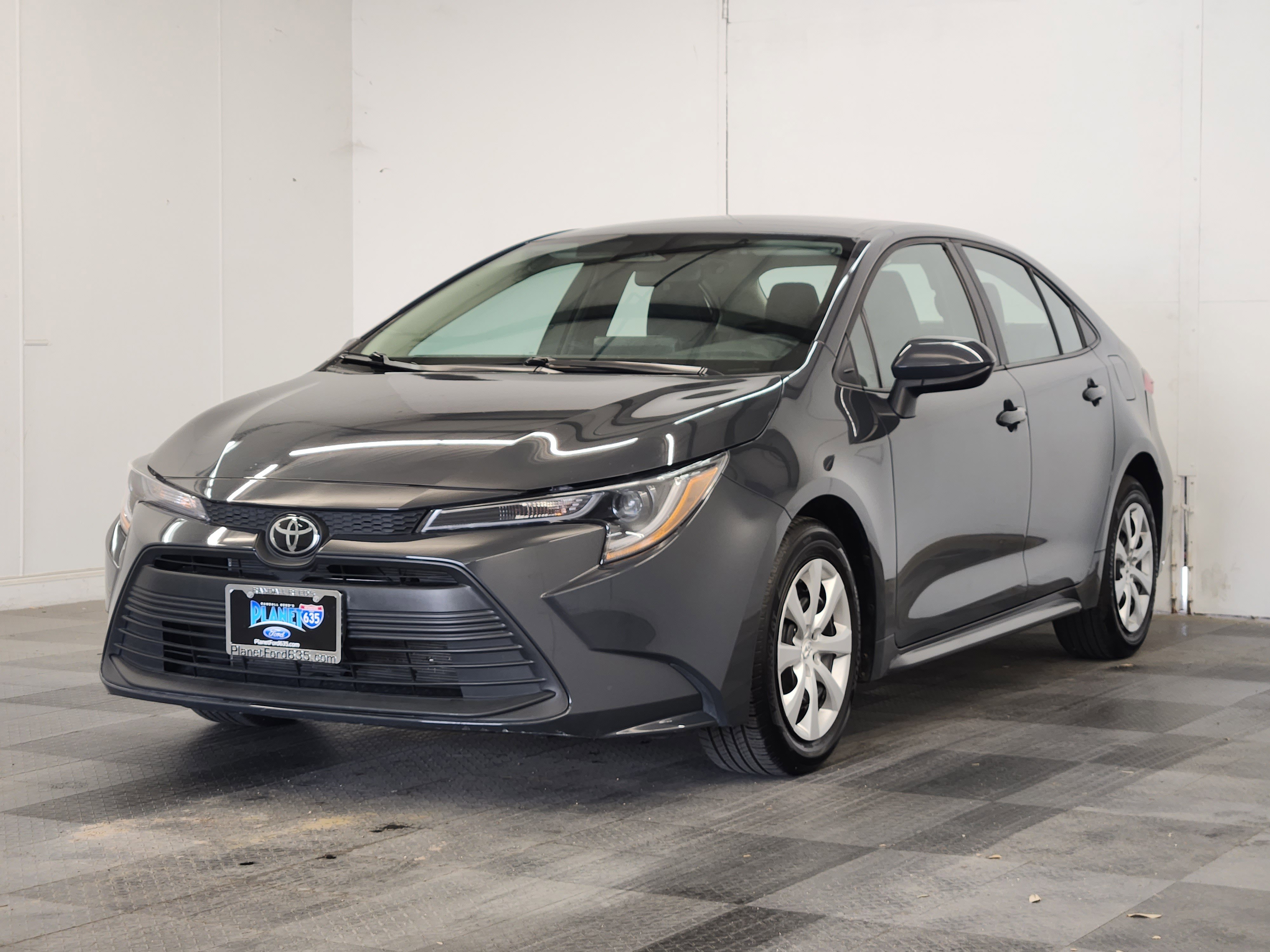 Used 2025 Toyota Corolla LE image 4