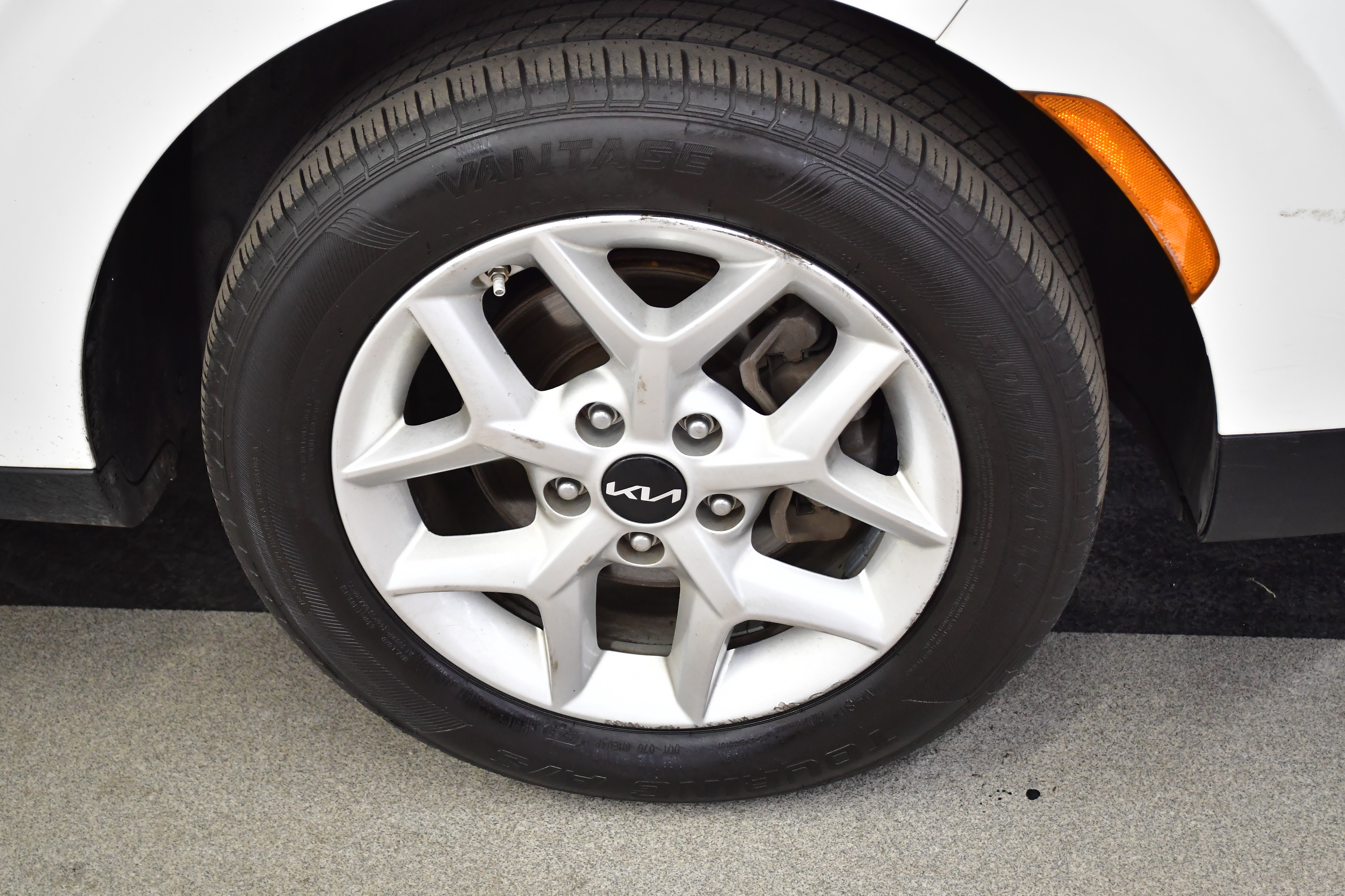 Used 2024 Kia Soul LX w/ Option Group 015 FWD image 35