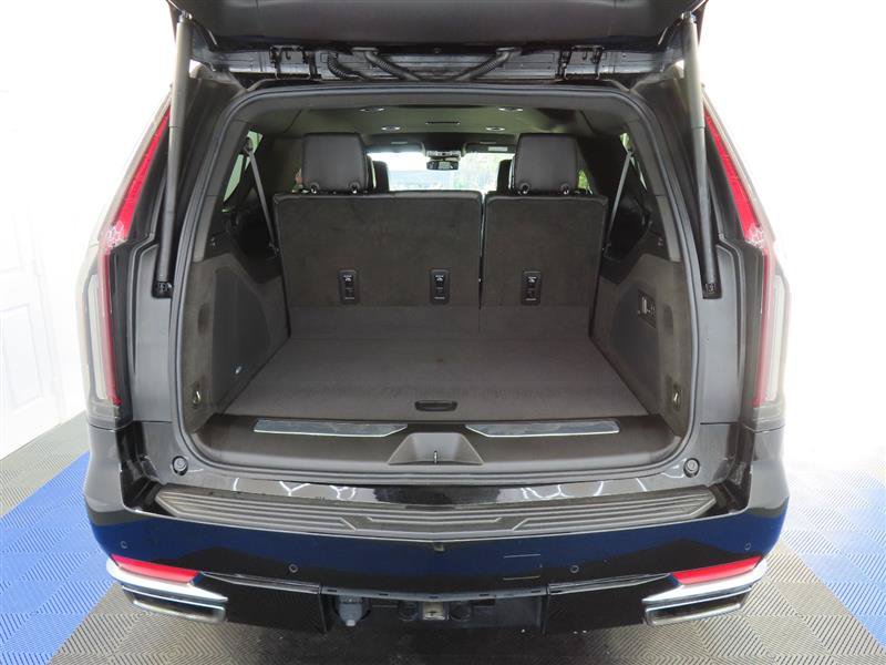 Used 2024 Cadillac Escalade ESV Luxury AWD/4WD image 12
