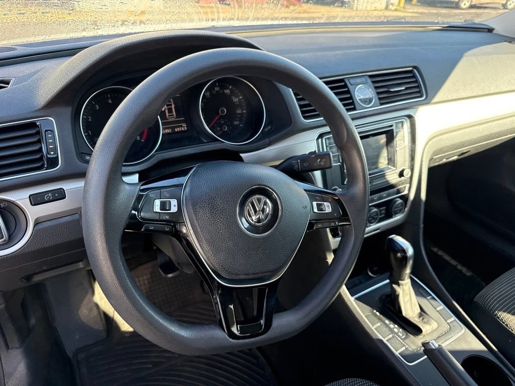 Used 2017 Volkswagen Passat 1.8T S FWD image 9