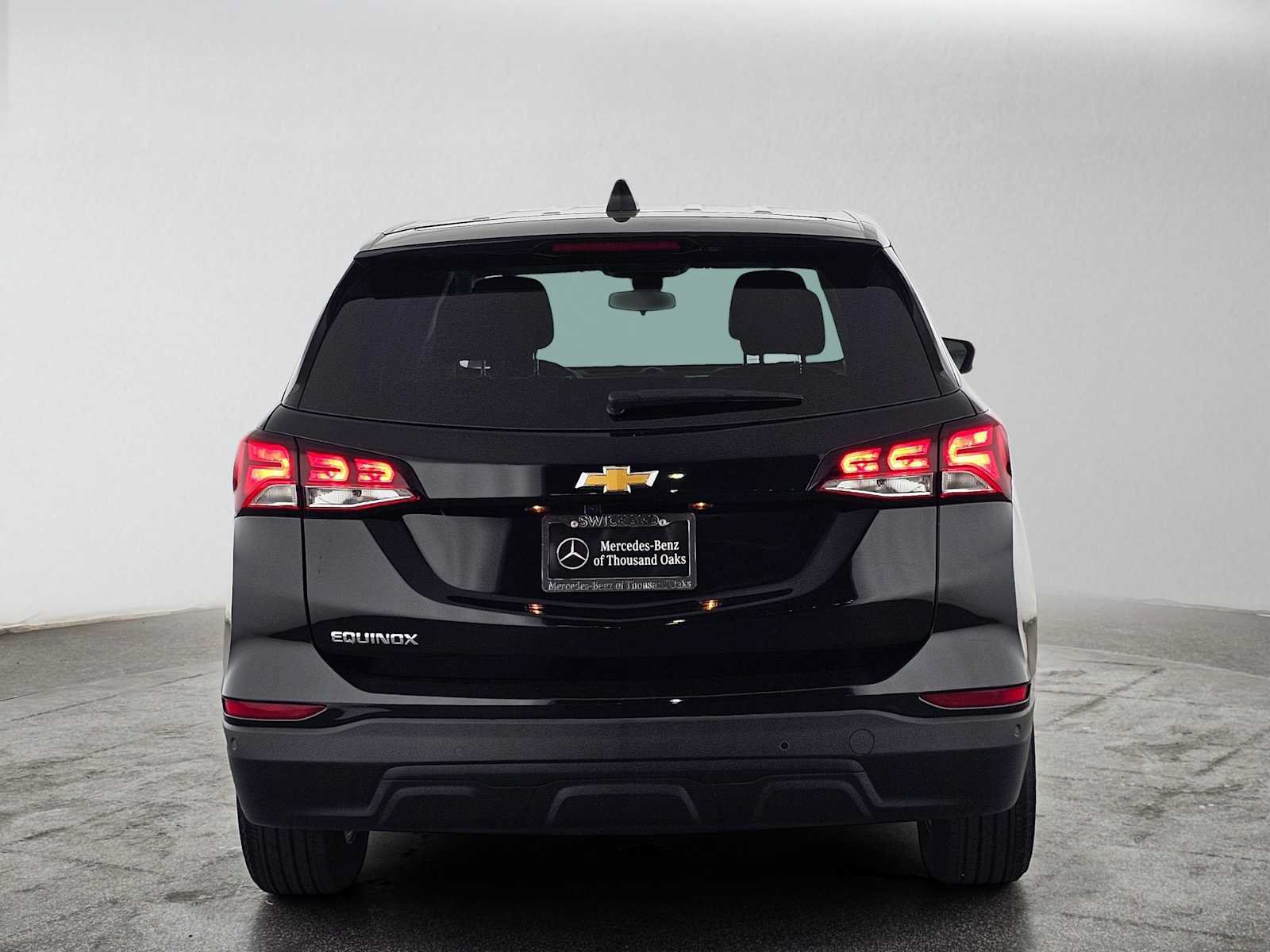 Used 2023 Chevrolet Equinox LS w/ LS Convenience Package FWD image 4