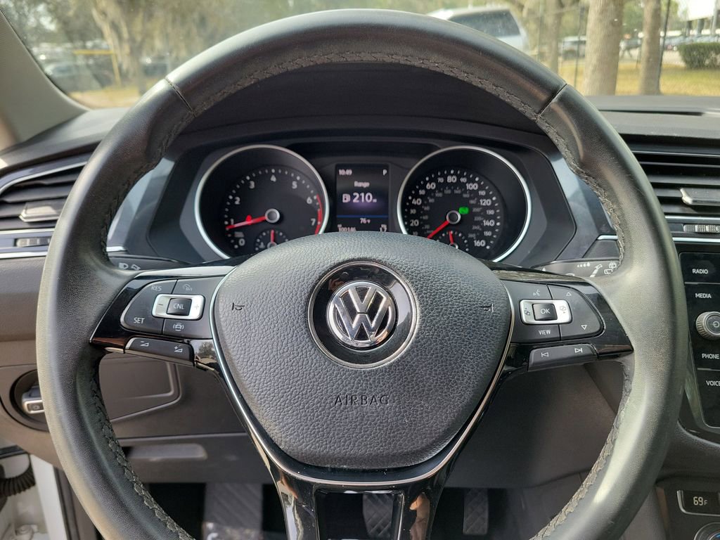 Used 2020 Volkswagen Tiguan SE image 23