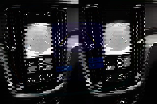 Certified 2022 Volvo S60 T8 R-Design image 22