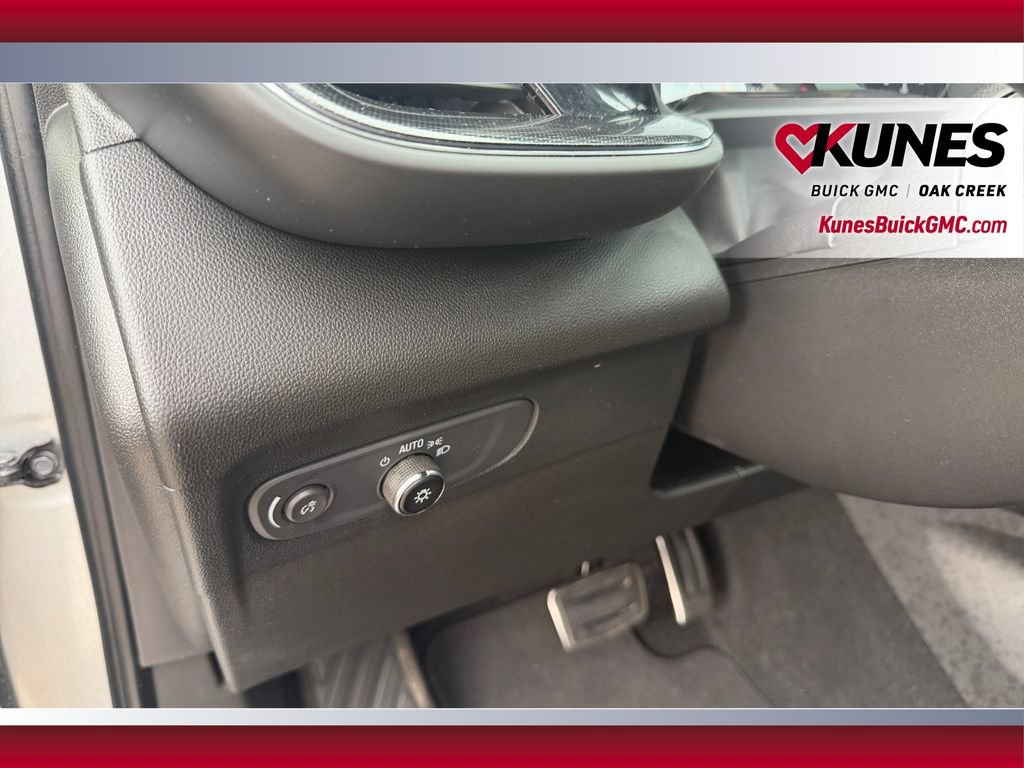 Used 2023 Buick Envision Essence w/ Sport Touring Package AWD/4WD image 18