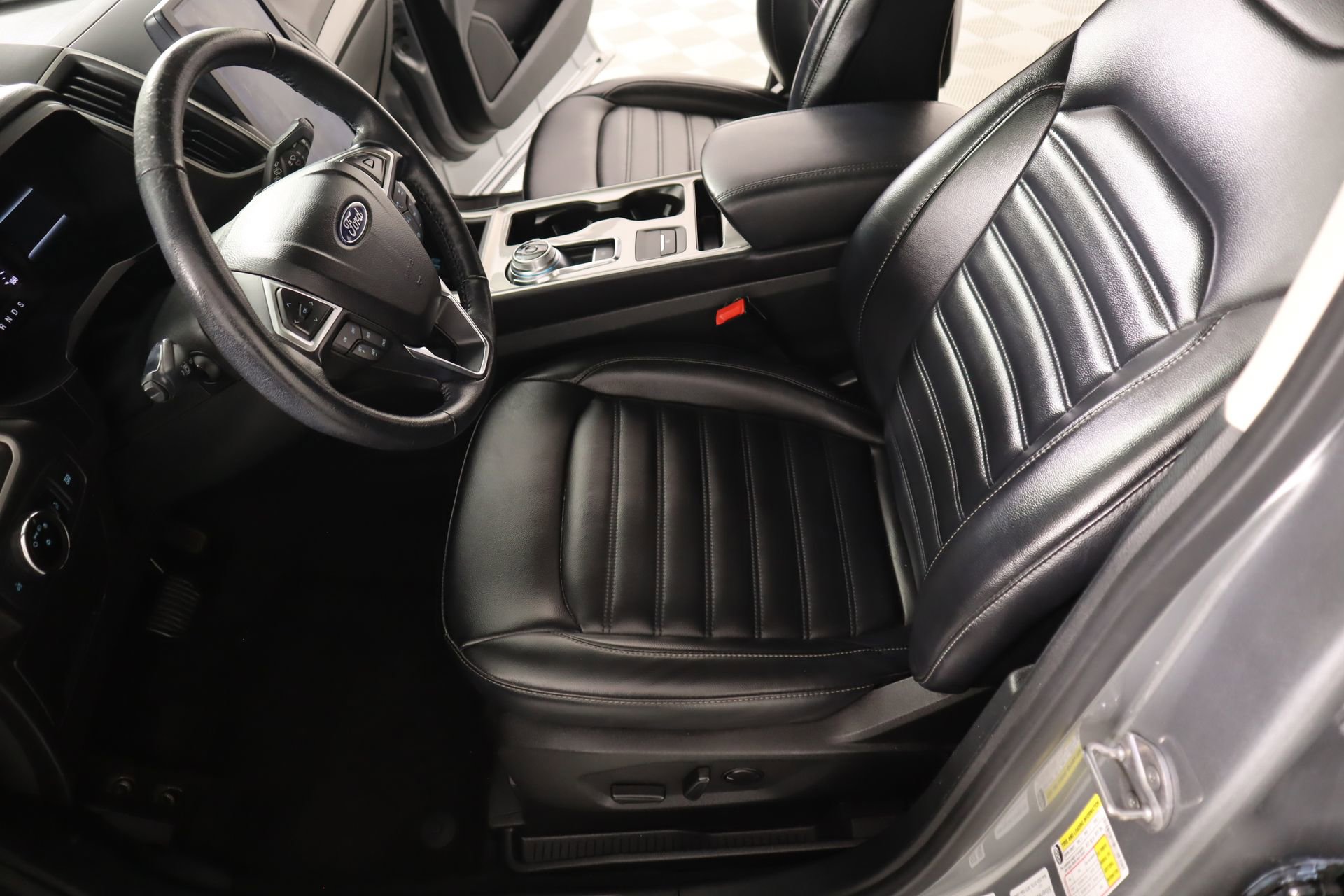 Used 2023 Ford Edge SEL image 11