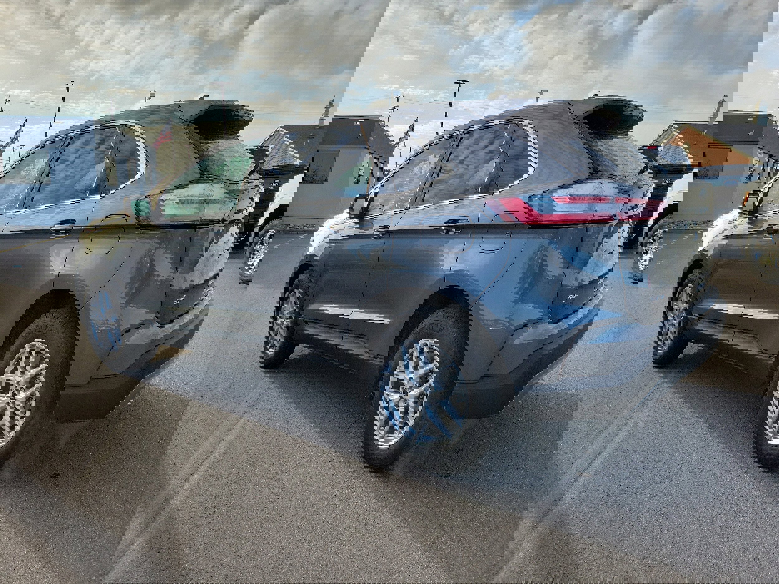 Used 2023 Ford Edge SEL w/ Convenience Package image 3