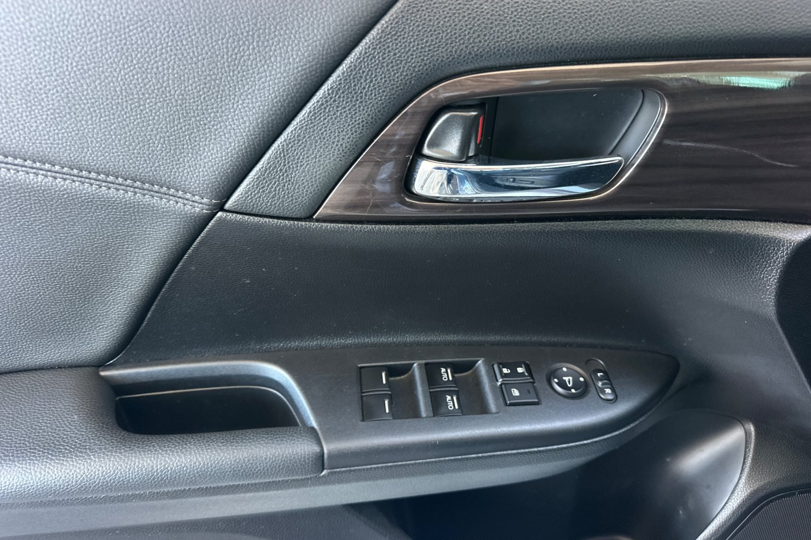 Used 2017 Honda Accord EX image 10