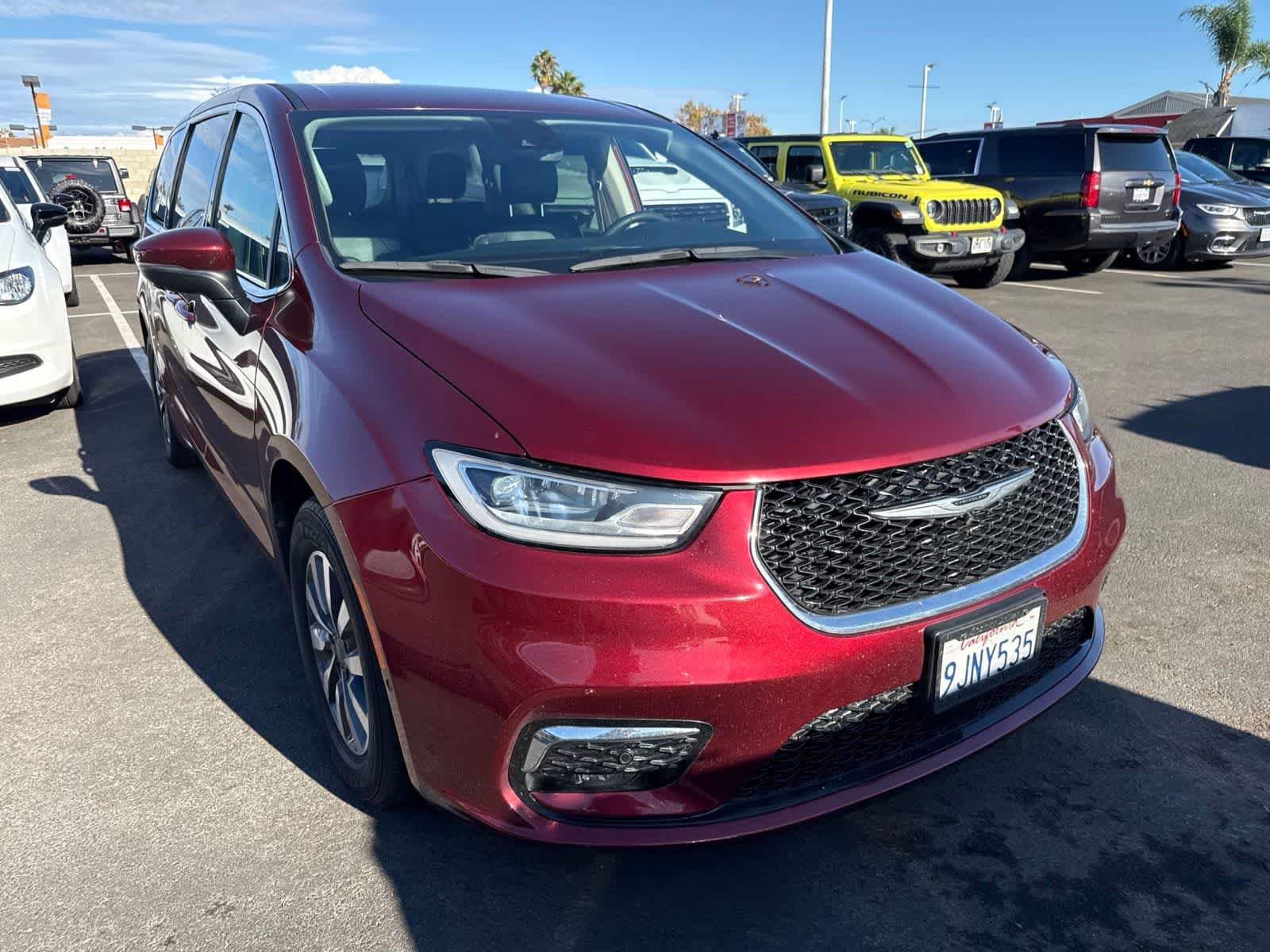Used 2023 Chrysler Pacifica Touring-L FWD image 16