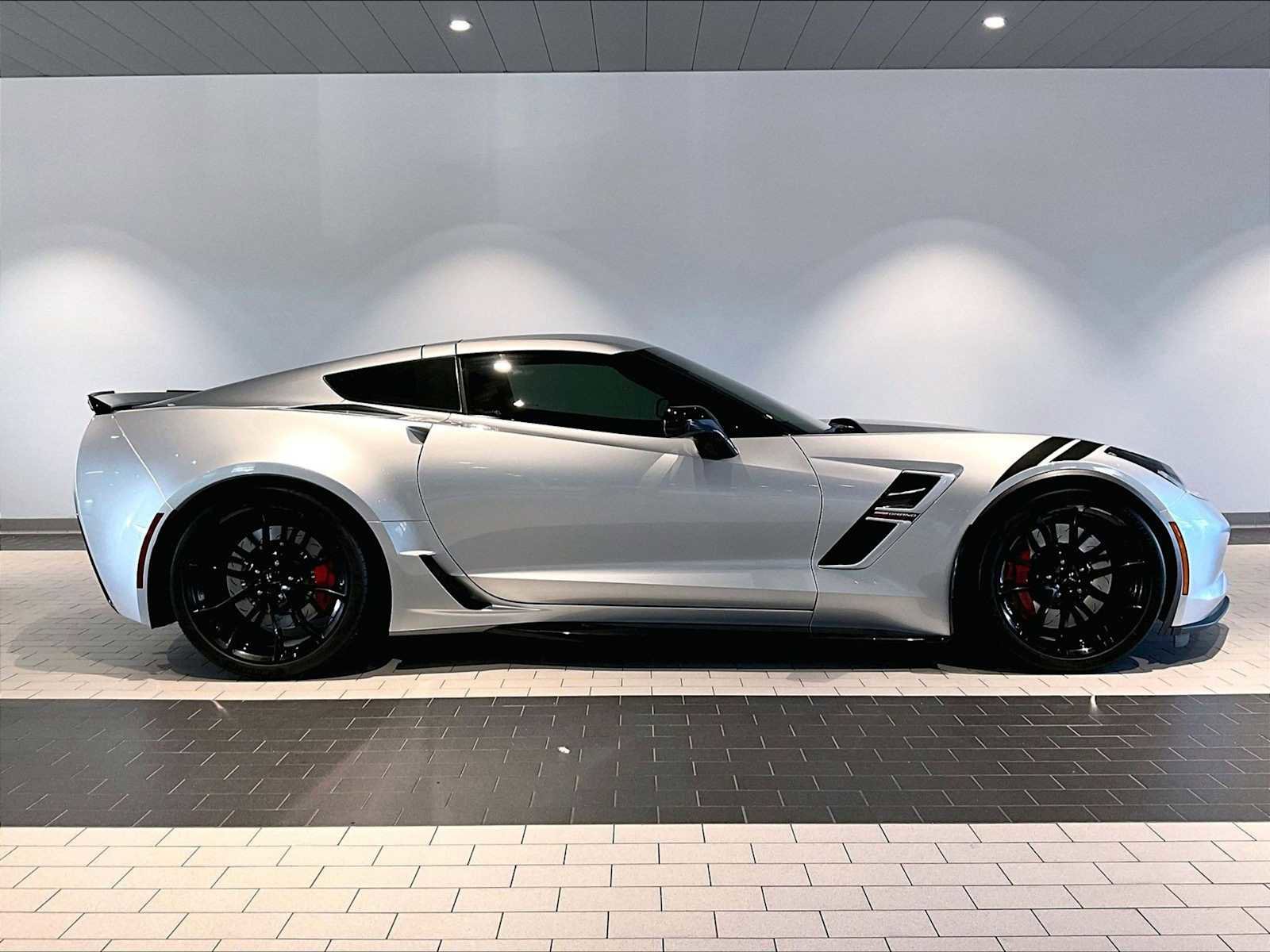 Used 2018 Chevrolet Corvette Grand Sport RWD image 11