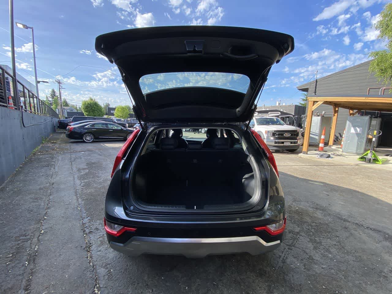 Used 2023 Kia Niro EX Touring FWD image 29