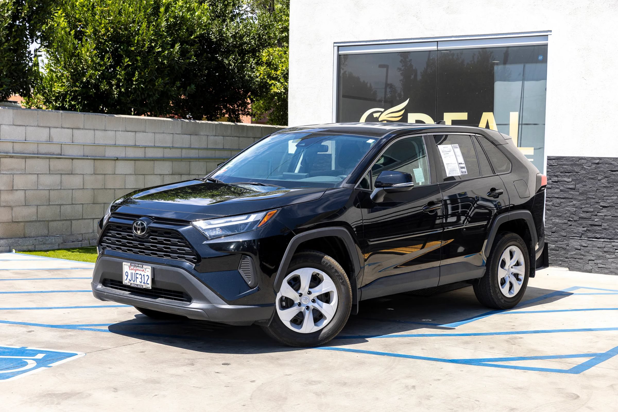 Used 2024 Toyota RAV4 LE FWD image 8