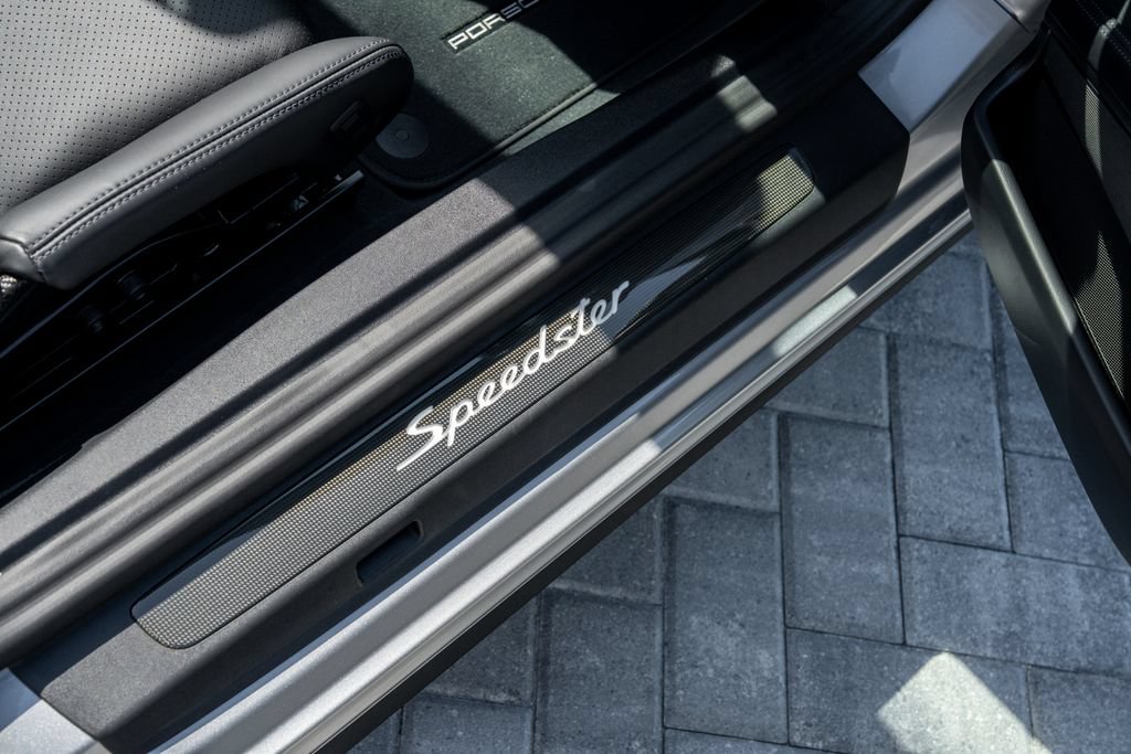 Used 2019 Porsche 911 Speedster RWD image 44