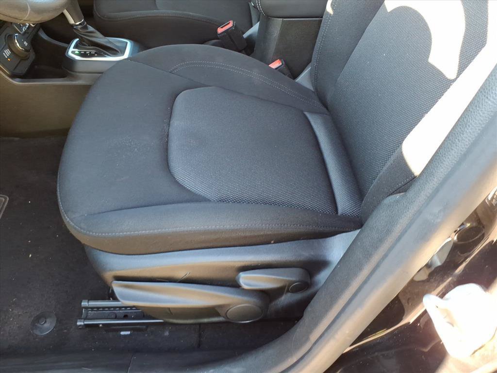 Used 2023 Jeep Renegade Latitude AWD/4WD image 23